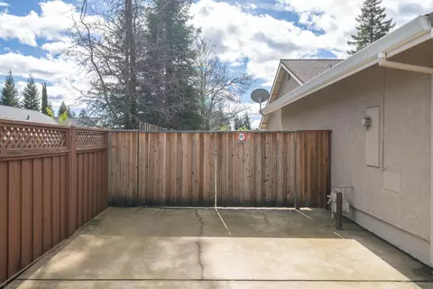 2524 Cumberland Dr, Redding, CA 96001 photo 54