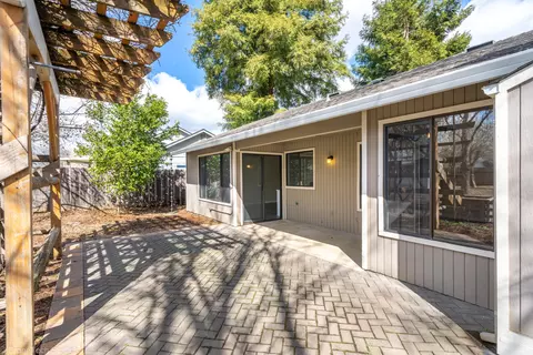 2933 Cleo Ct, Redding, CA 96001 photo 4