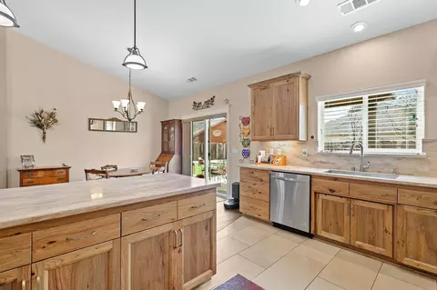 1031 Dusty Ln, Redding, CA 96002 photo 2