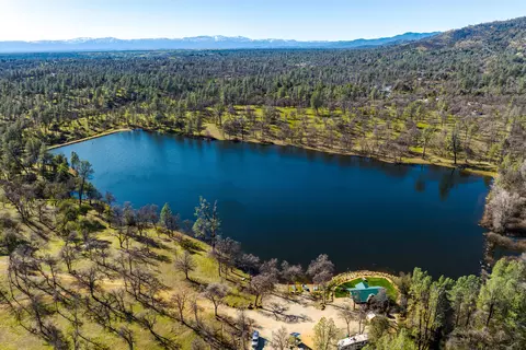 8499 Simmons Rd, Redding, CA 96001