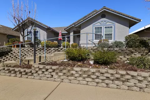 1746 Vineyard Trl, Redding, CA 96003 photo 3