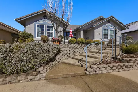 1746 Vineyard Trl, Redding, CA 96003 photo 2