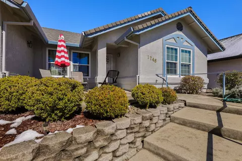 1746 Vineyard Trl, Redding, CA 96003 photo 5