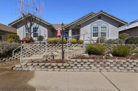 1746 Vineyard Trl, Redding, CA 96003 photo 1