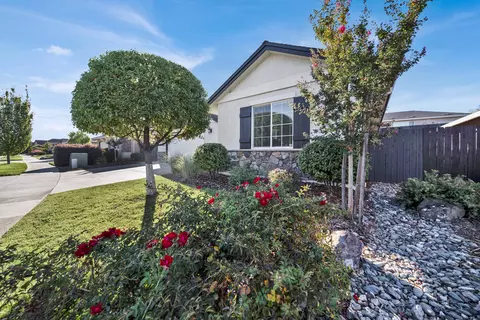 615 Rogue River Way, Redding, CA 96003