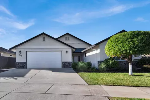 615 Rogue River Way, Redding, CA 96003 photo 2