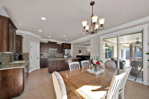 615 Rogue River Way, Redding, CA 96003 photo 5