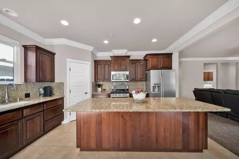 615 Rogue River Way, Redding, CA 96003 photo 19