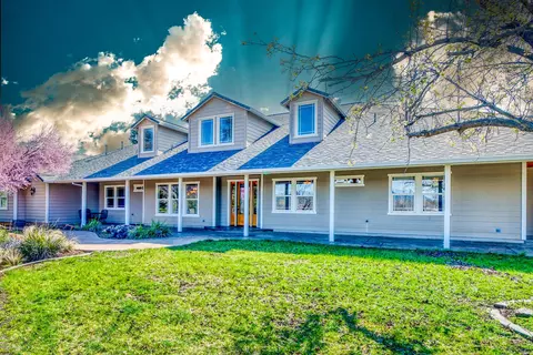 13387 Lark Ct, Redding, CA 96003 photo 1