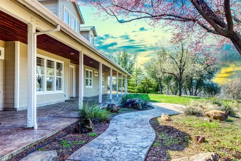 13387 Lark Ct, Redding, CA 96003 photo 5