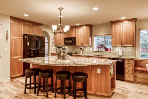 2209 Allegheny Ct, Redding, CA 96001 photo 12