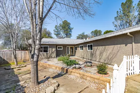 1792 Cameo Ct, Redding, CA 96002 photo 2