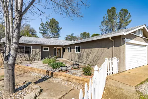 1792 Cameo Ct, Redding, CA 96002