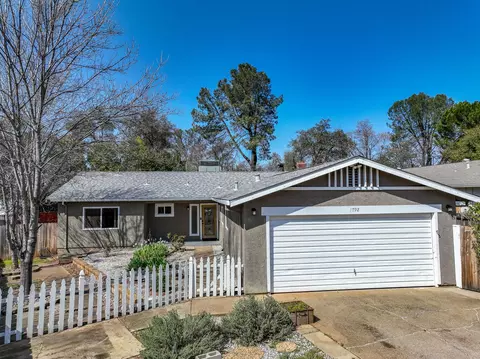1792 Cameo Ct, Redding, CA 96002 photo 3