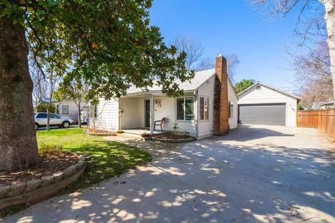 724 Loma St, Redding, CA 96003 photo 1