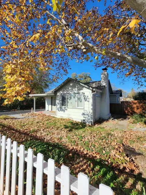 Exterior - 3104 Placer St, Redding, CA 96001 photo 2 of 3