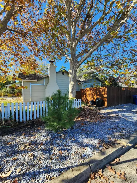 Exterior - 3104 Placer St, Redding, CA 96001 photo 3 of 3