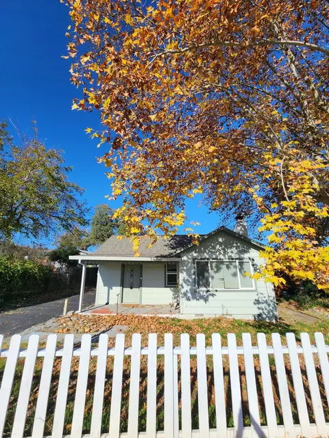 3104 Placer St, Redding, CA 96001