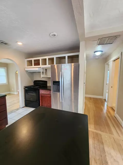 Entry Way - 3104 Placer St, Redding, CA 96001 photo 1 of 2