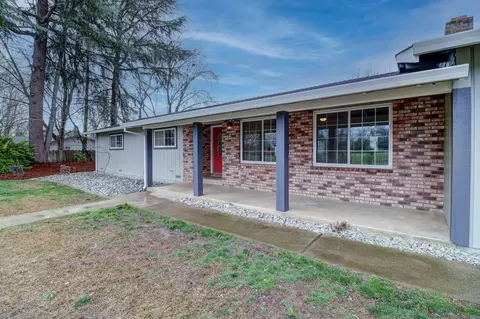 6000 Bourbon Ln, Anderson, CA 96007 photo 4