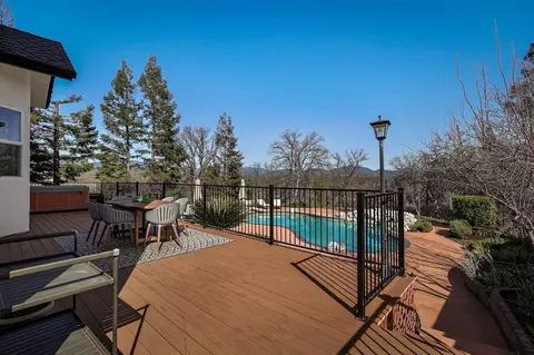 Exterior - 1072 Spring Ridge Dr, Redding, CA 96003 photo 7 of 10