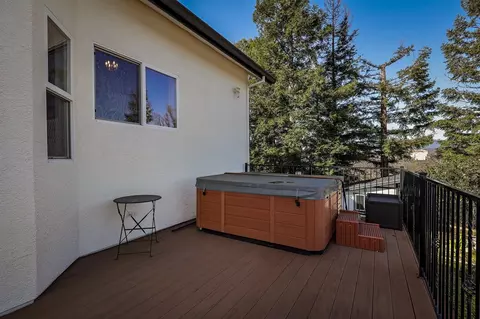 Exterior - 1072 Spring Ridge Dr, Redding, CA 96003 photo 8 of 10