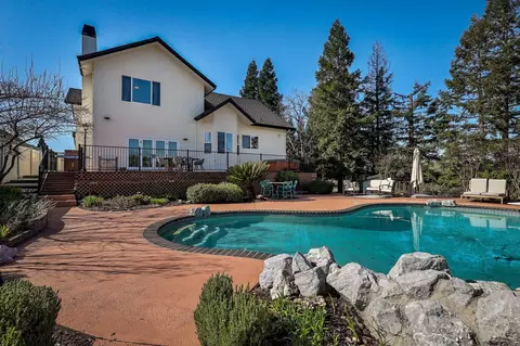 Exterior - 1072 Spring Ridge Dr, Redding, CA 96003 photo 6 of 10