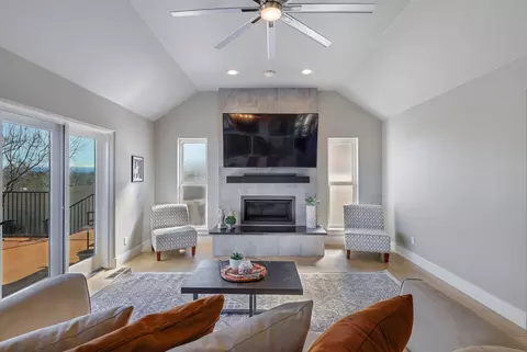 Living - 1072 Spring Ridge Dr, Redding, CA 96003 photo 6 of 8