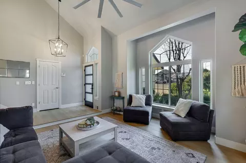 Entry Way - 1072 Spring Ridge Dr, Redding, CA 96003 photo 3 of 5