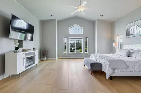 Bedroom - 1072 Spring Ridge Dr, Redding, CA 96003 photo 1 of 5