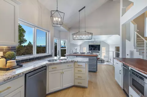 Kitchen - 1072 Spring Ridge Dr, Redding, CA 96003 photo 3 of 5