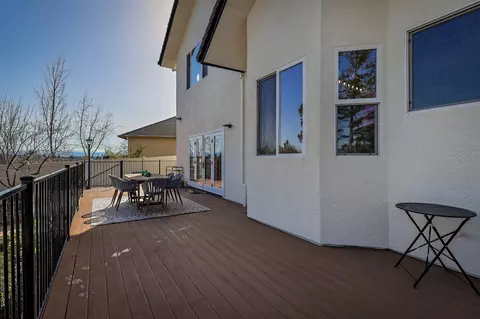 Exterior - 1072 Spring Ridge Dr, Redding, CA 96003 photo 9 of 10