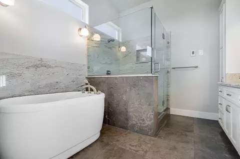 Bath - 1072 Spring Ridge Dr, Redding, CA 96003 photo 3 of 8