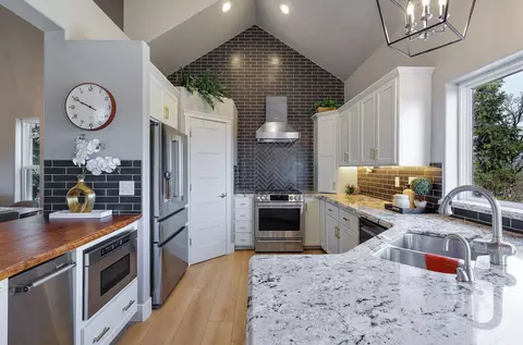 Kitchen - 1072 Spring Ridge Dr, Redding, CA 96003 photo 2 of 5