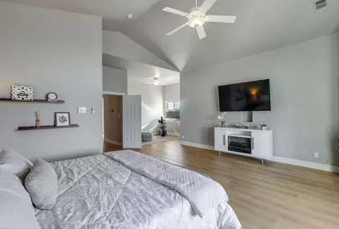 Bedroom - 1072 Spring Ridge Dr, Redding, CA 96003 photo 3 of 5