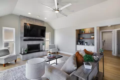 Living - 1072 Spring Ridge Dr, Redding, CA 96003 photo 4 of 8