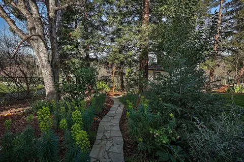 Exterior - 1072 Spring Ridge Dr, Redding, CA 96003 photo 4 of 10