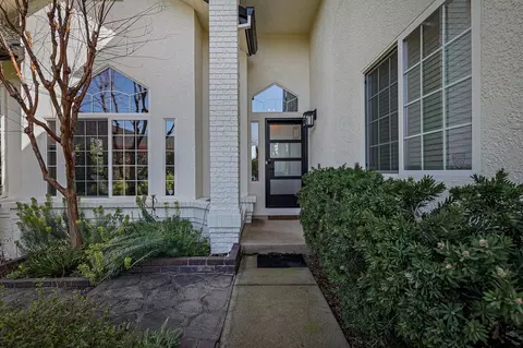 Entry Way - 1072 Spring Ridge Dr, Redding, CA 96003 photo 1 of 5