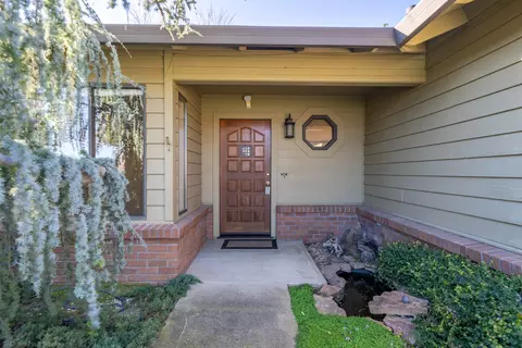 Entry Way - 3885 Rushmore Dr, Redding, CA 96001 photo 1 of 2