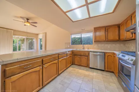 Kitchen - 3885 Rushmore Dr, Redding, CA 96001 photo 4 of 6