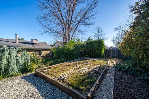 Exterior - 3885 Rushmore Dr, Redding, CA 96001 photo 6 of 12