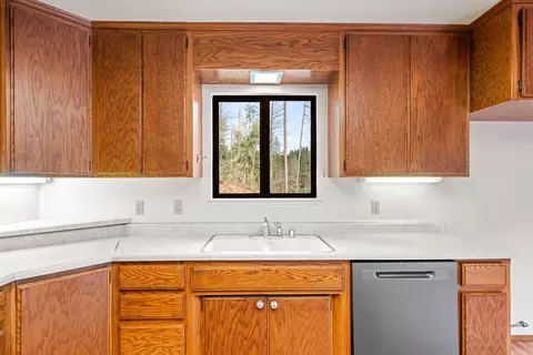 Kitchen - 22217 Saylor Rd, Lakehead, CA 96051 photo 2 of 4