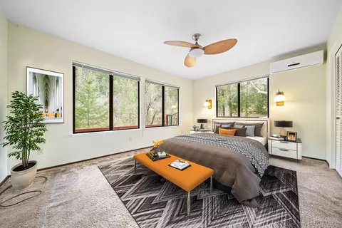 Bedroom - 22217 Saylor Rd, Lakehead, CA 96051 photo 1 of 2