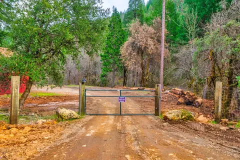 Exterior - 22217 Saylor Rd, Lakehead, CA 96051 photo 16 of 17