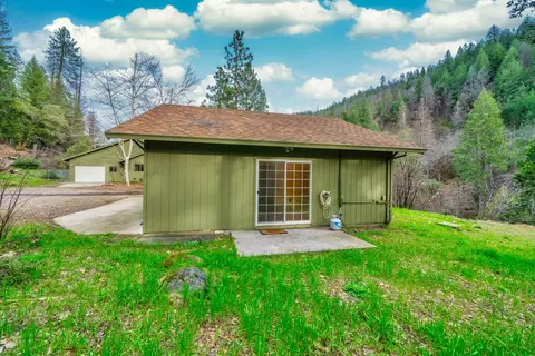 Exterior - 22217 Saylor Rd, Lakehead, CA 96051 photo 11 of 17