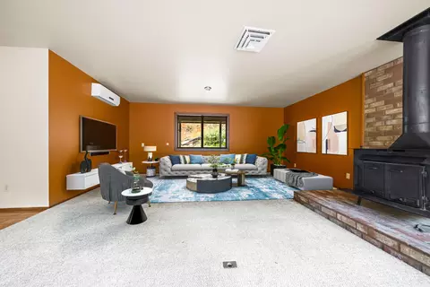 Living - 22217 Saylor Rd, Lakehead, CA 96051 photo 3 of 4
