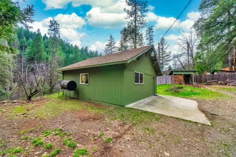 Exterior - 22217 Saylor Rd, Lakehead, CA 96051 photo 10 of 17