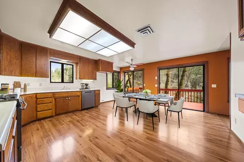 Kitchen - 22217 Saylor Rd, Lakehead, CA 96051 photo 1 of 4