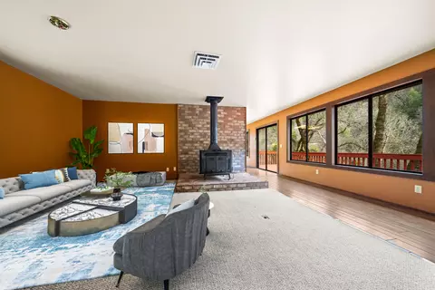 Living - 22217 Saylor Rd, Lakehead, CA 96051 photo 2 of 4