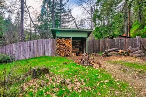 Exterior - 22217 Saylor Rd, Lakehead, CA 96051 photo 12 of 17